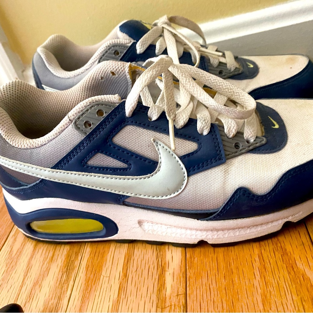 Women’s Nike sneakers